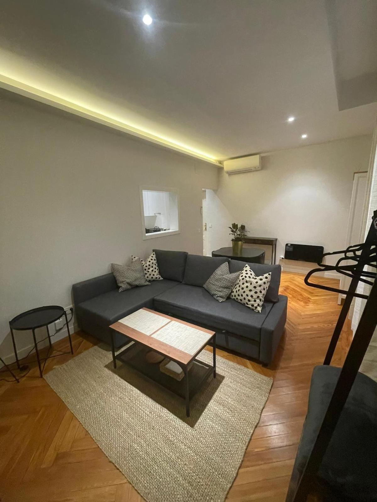 Apartment In Monumental Square Madrid Center Dış mekan fotoğraf
