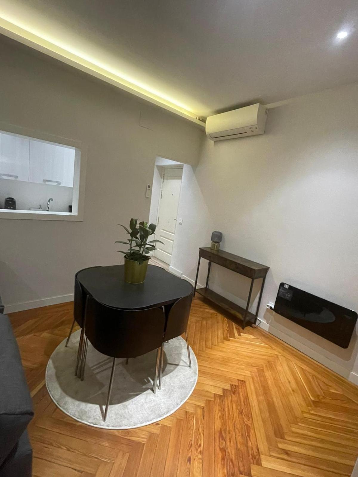 Apartment In Monumental Square Madrid Center Dış mekan fotoğraf